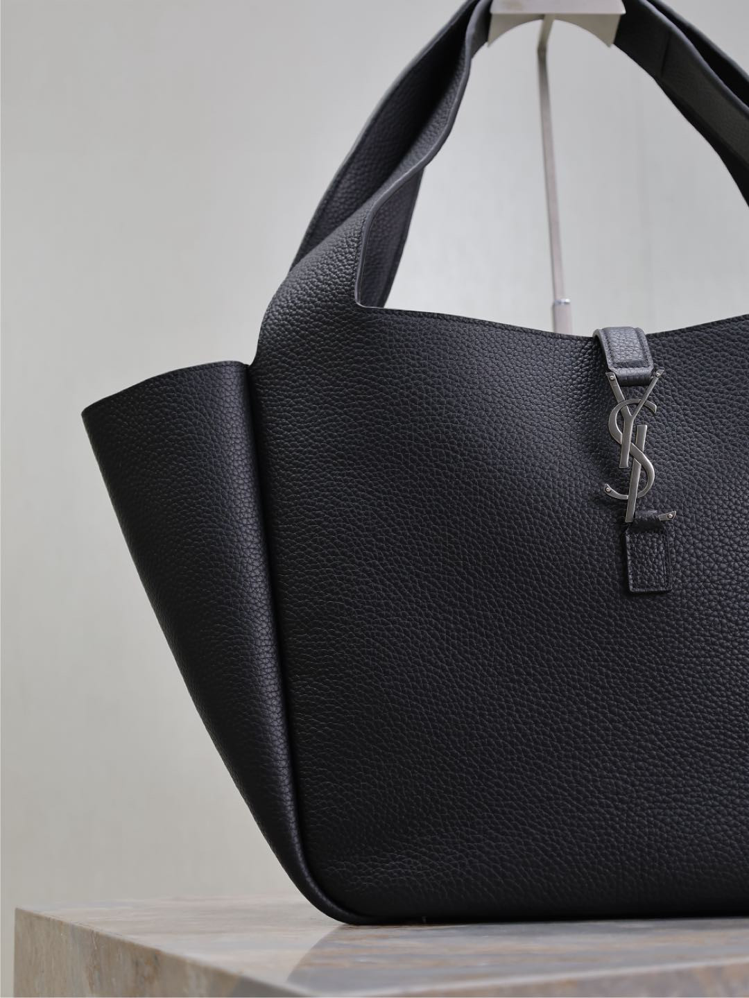 YSL LE 5 À 7 BEA in grained leather 50×28×18cm