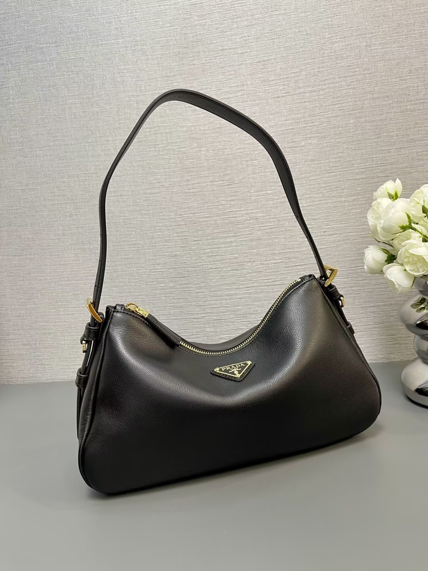 Prada Aimée leather shoulder bag 31x18x10cm