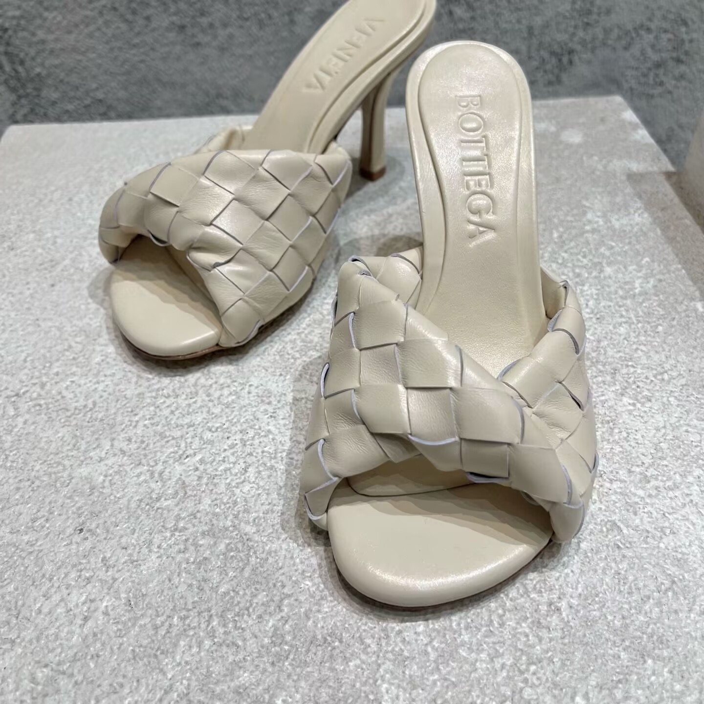 UA Bottega Veneta Blink Slides