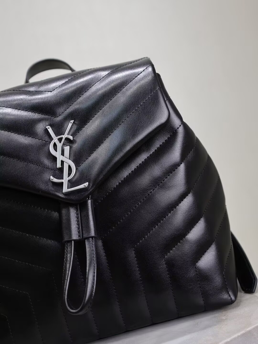 YSL LOULOU BACKPACK BLACK 26x22x11cm