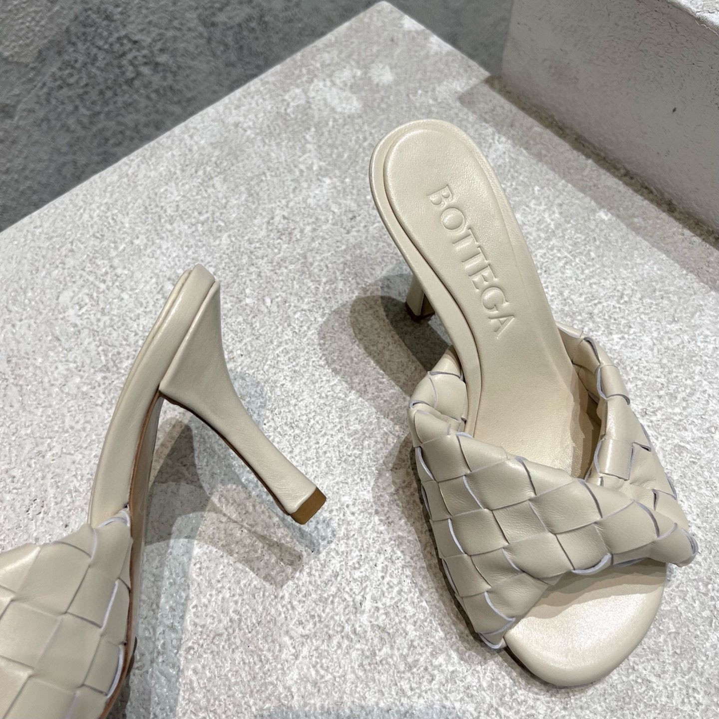 UA Bottega Veneta Blink Slides
