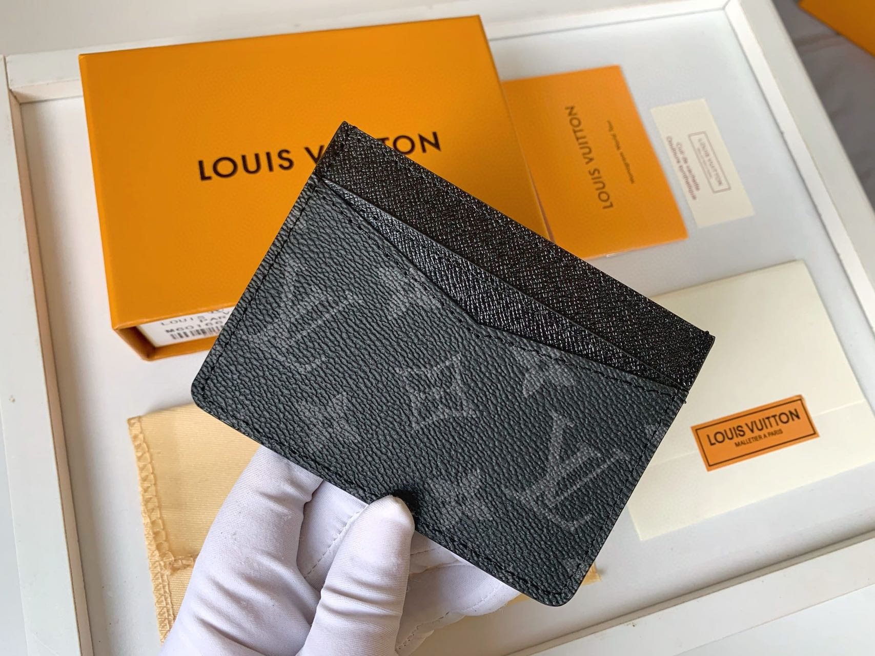 LOUIS VUITTON LV CARD HOLDER Black 8X11CM