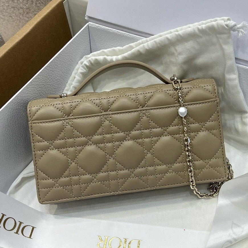 MISS DIOR MINI HANDBAG 21 x 11.5 x 4.5 cm