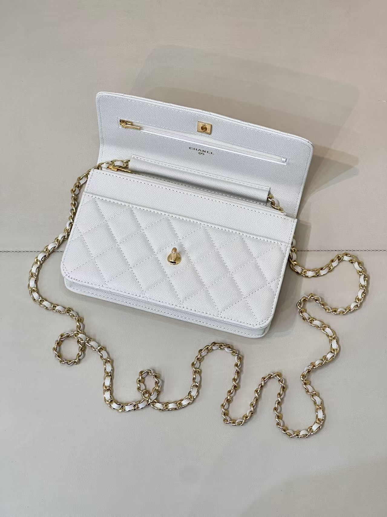 CHANEL WOC CLASSIC WALLET ON CHAIN 13x19cm