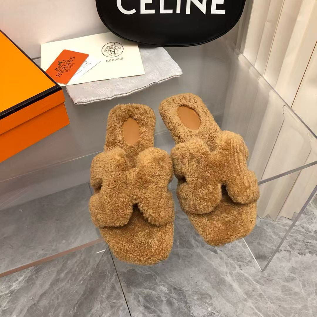 UA Hermès Oran sandal