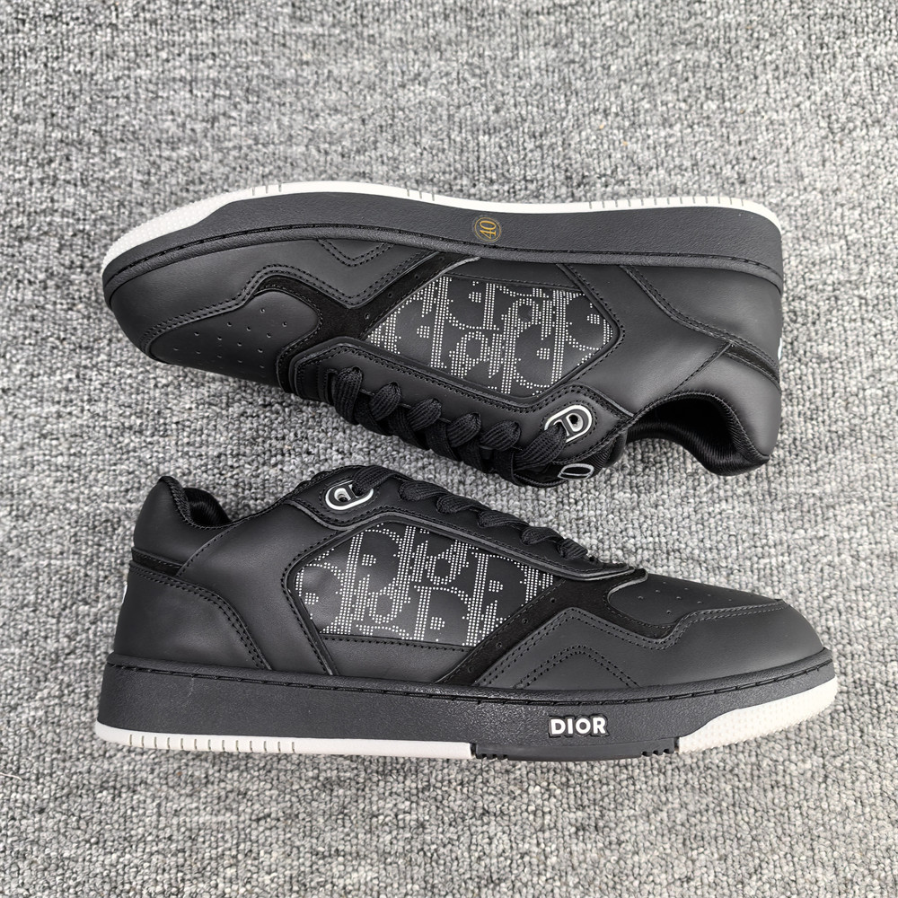 UA Dior Sneaker