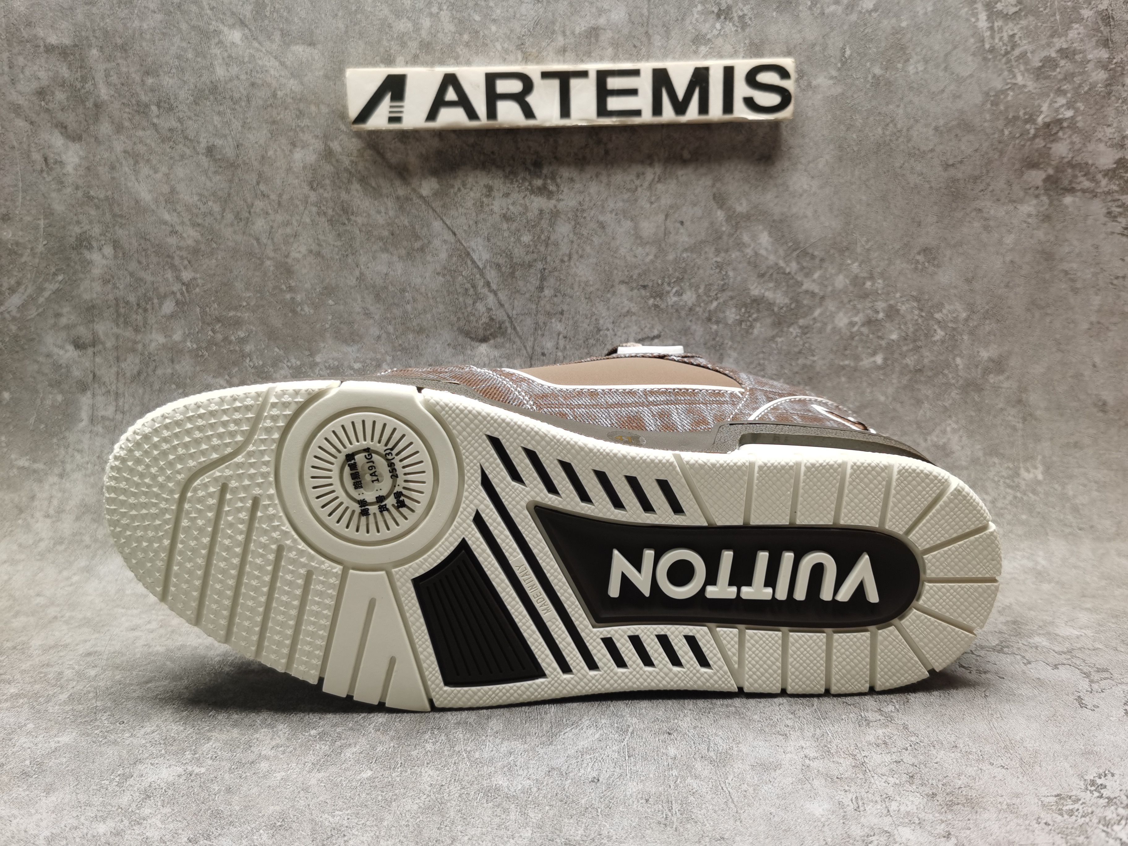 UA LV Trainer Sneaker