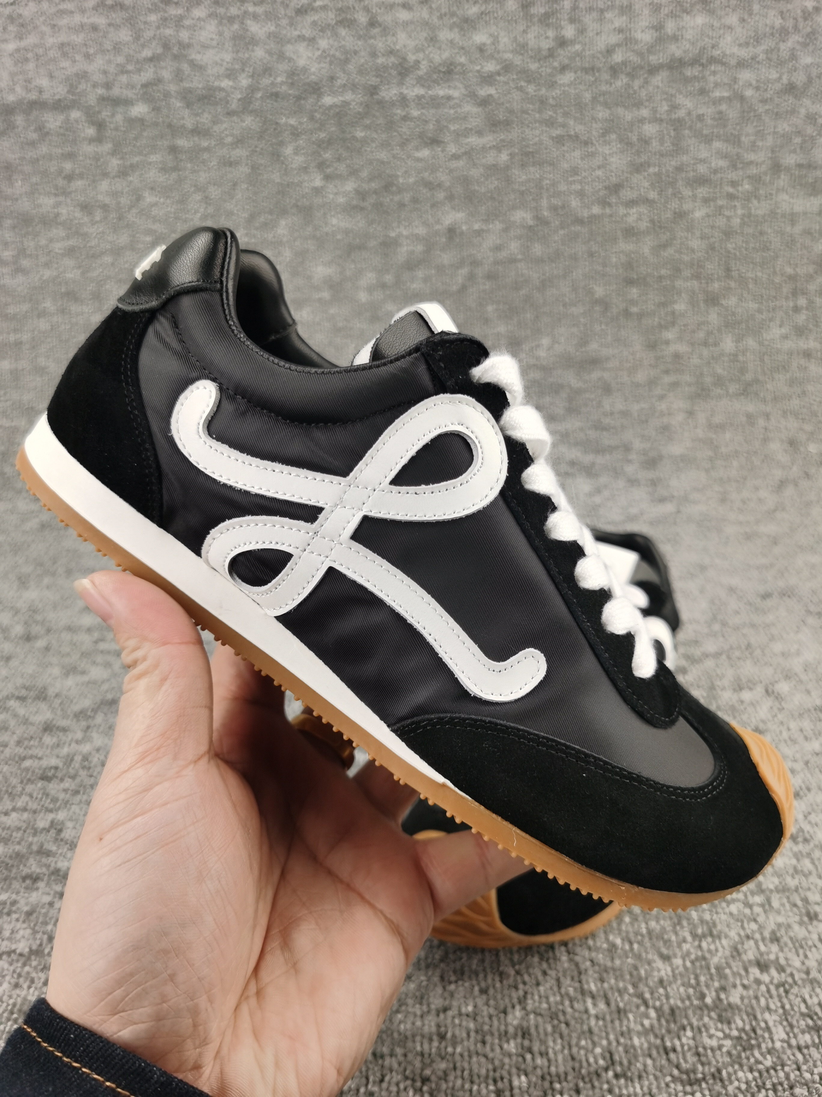 UA Loewe Sneakers