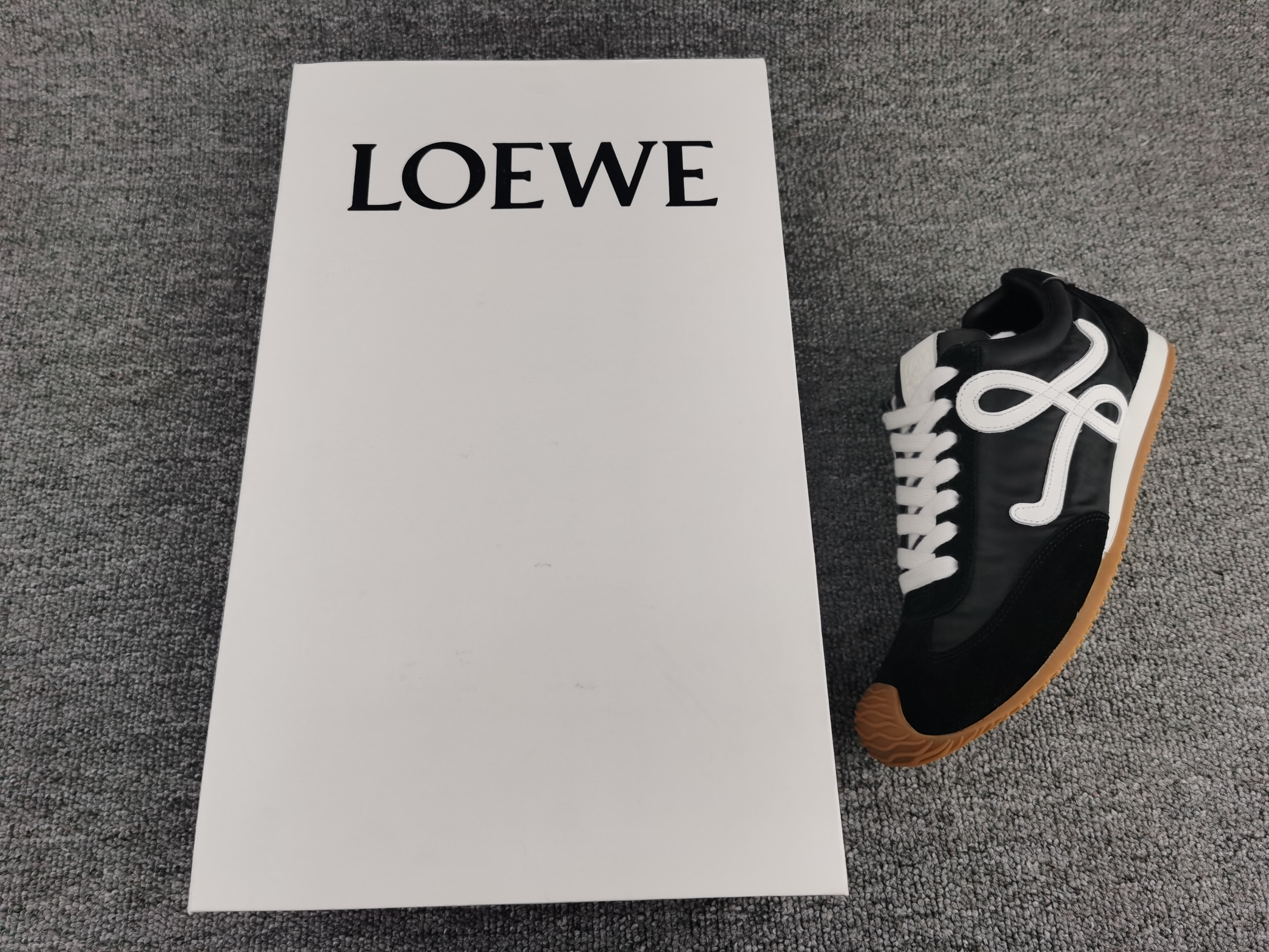 UA Loewe Sneakers