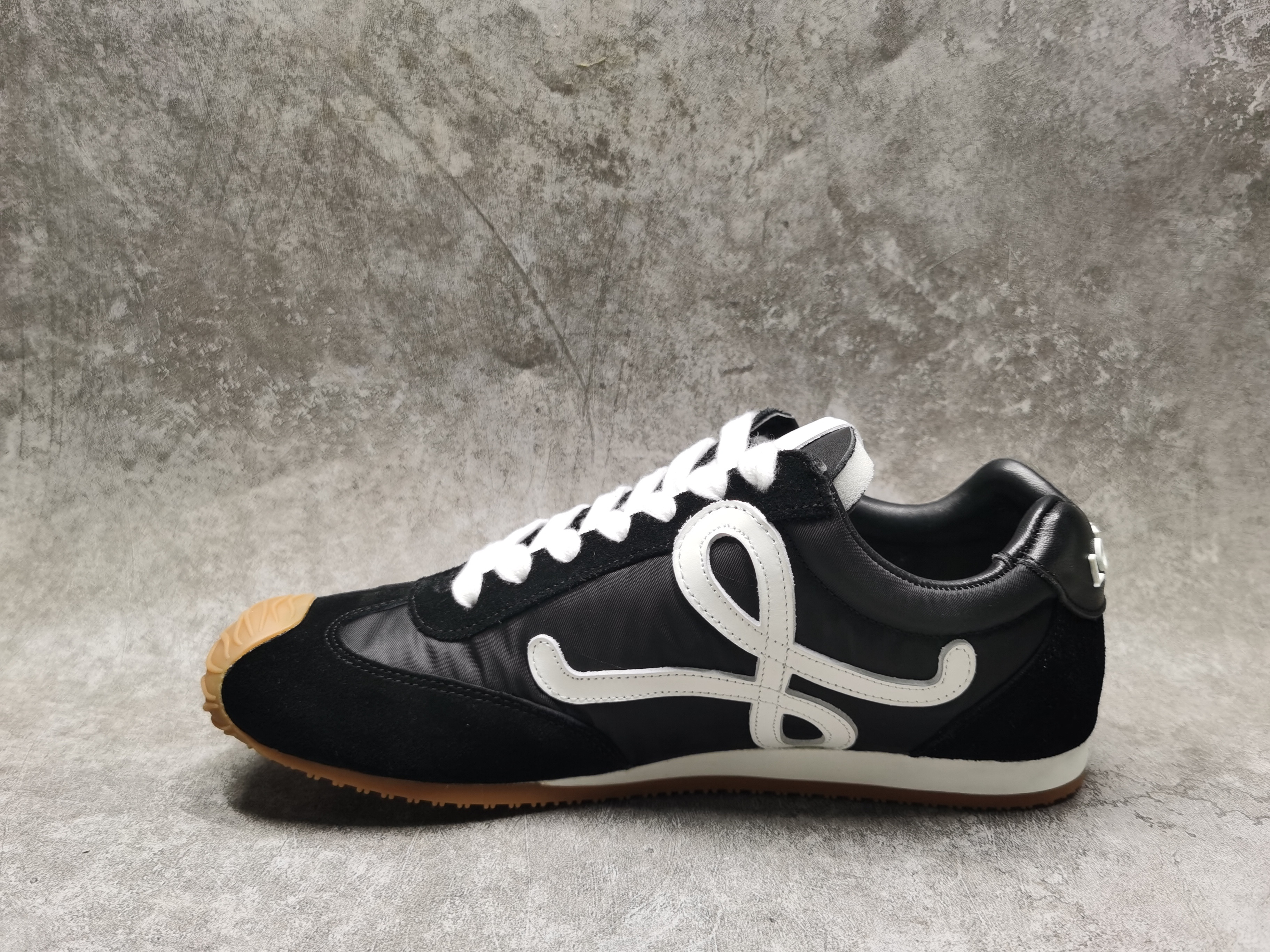 UA Loewe Sneakers