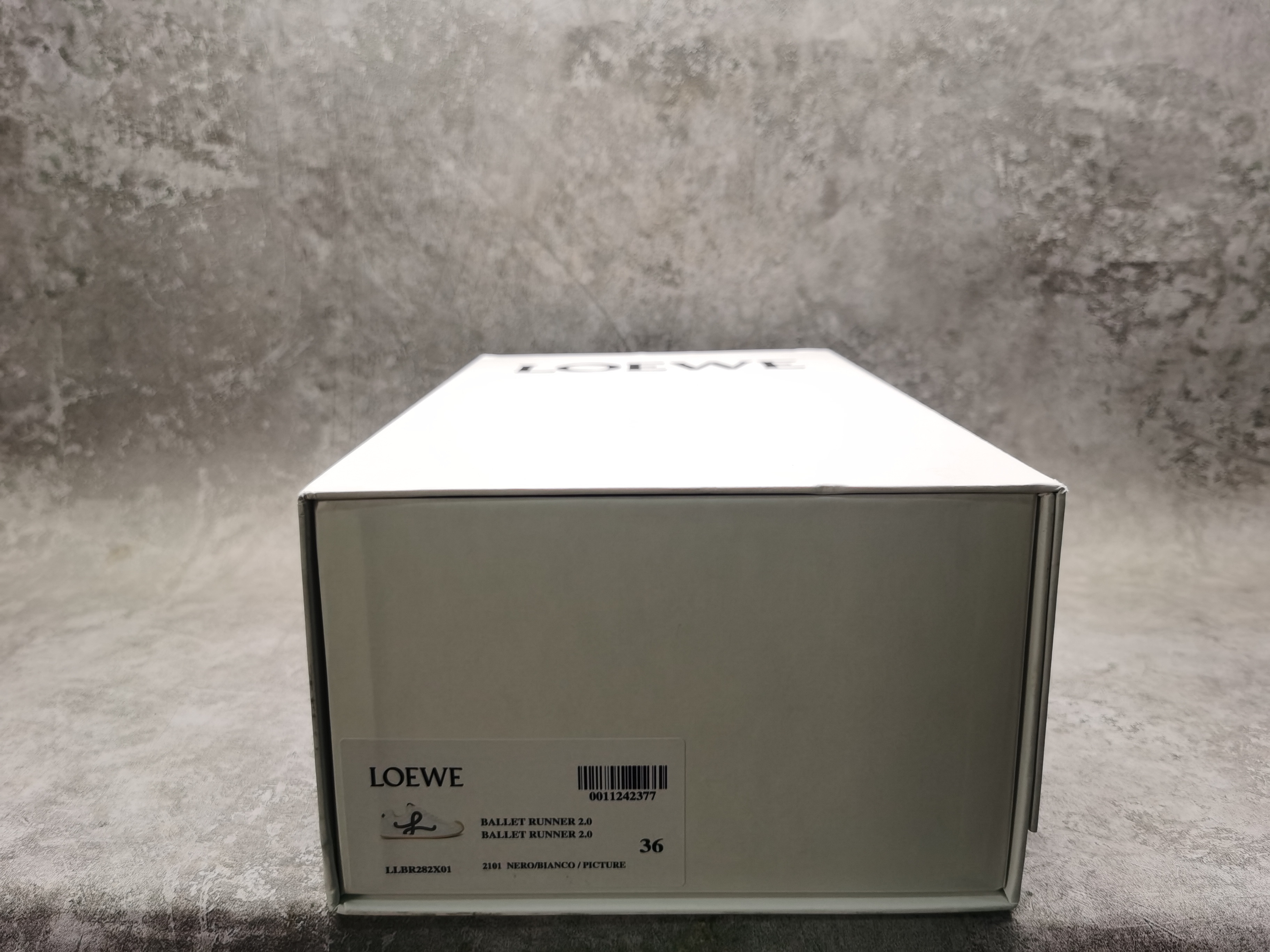 UA Loewe Sneakers