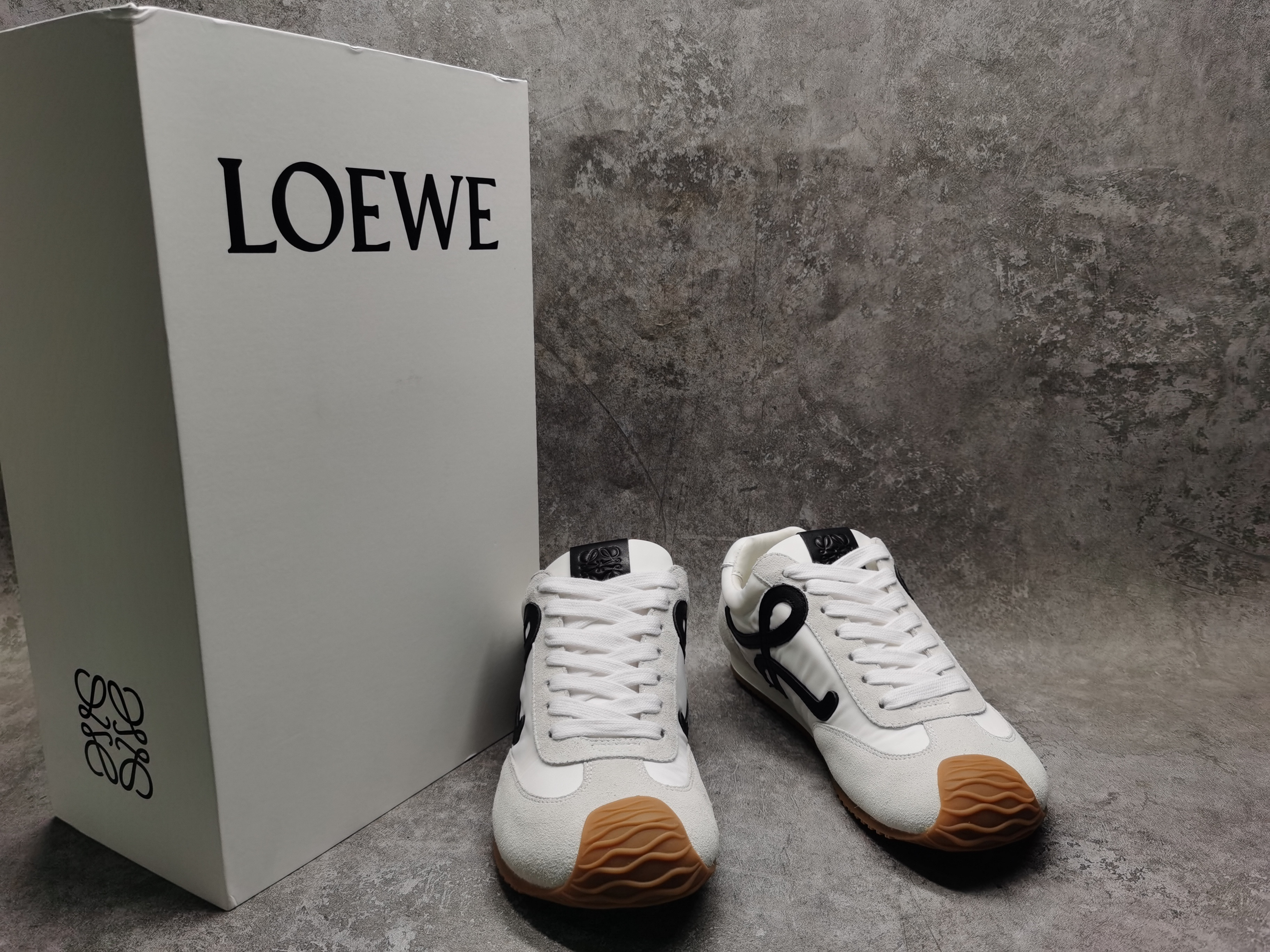 UA Loewe Sneakers