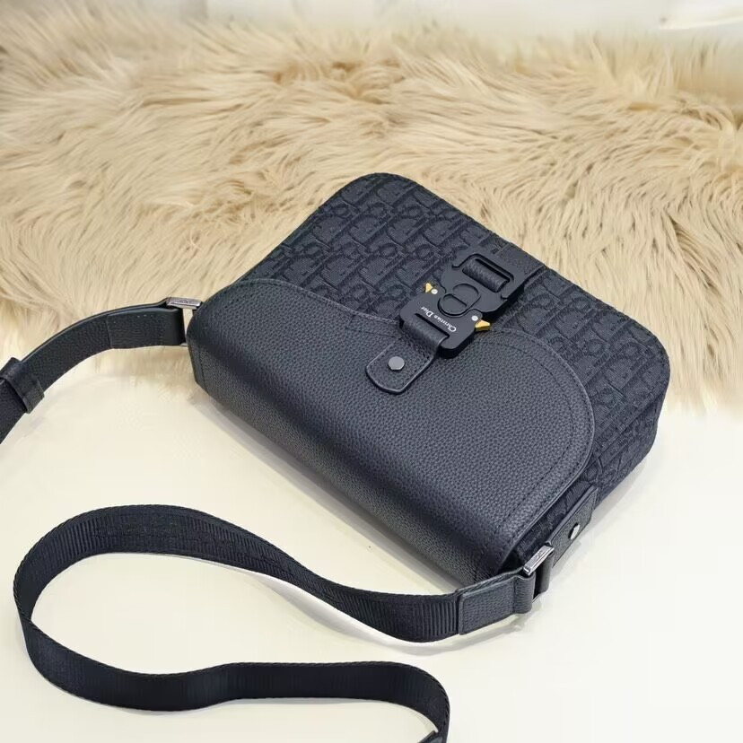 Dior Saddle Messenger Bag with Flap 23 x18 x6cm