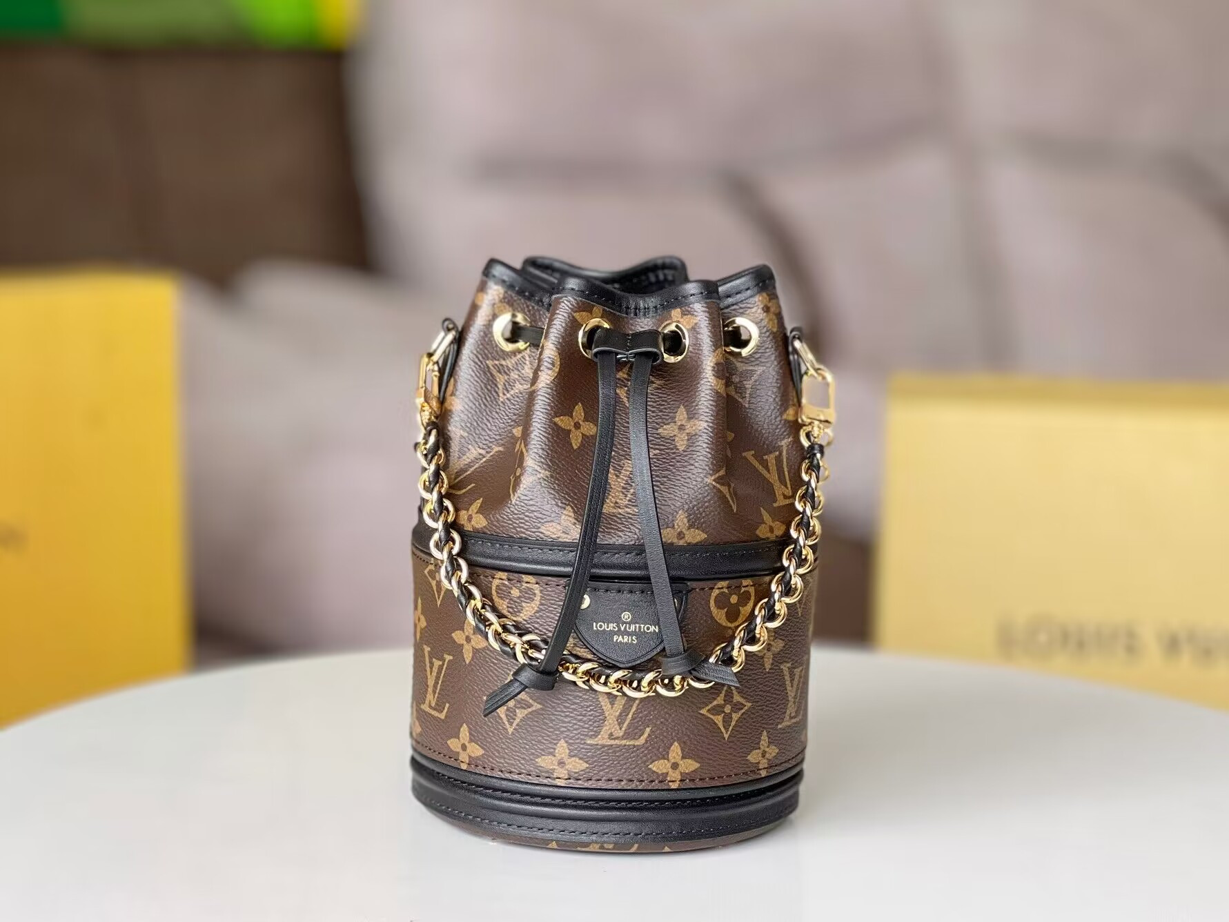 LV Canoé M83480 5.5 x 8.1 x 5.5 inches