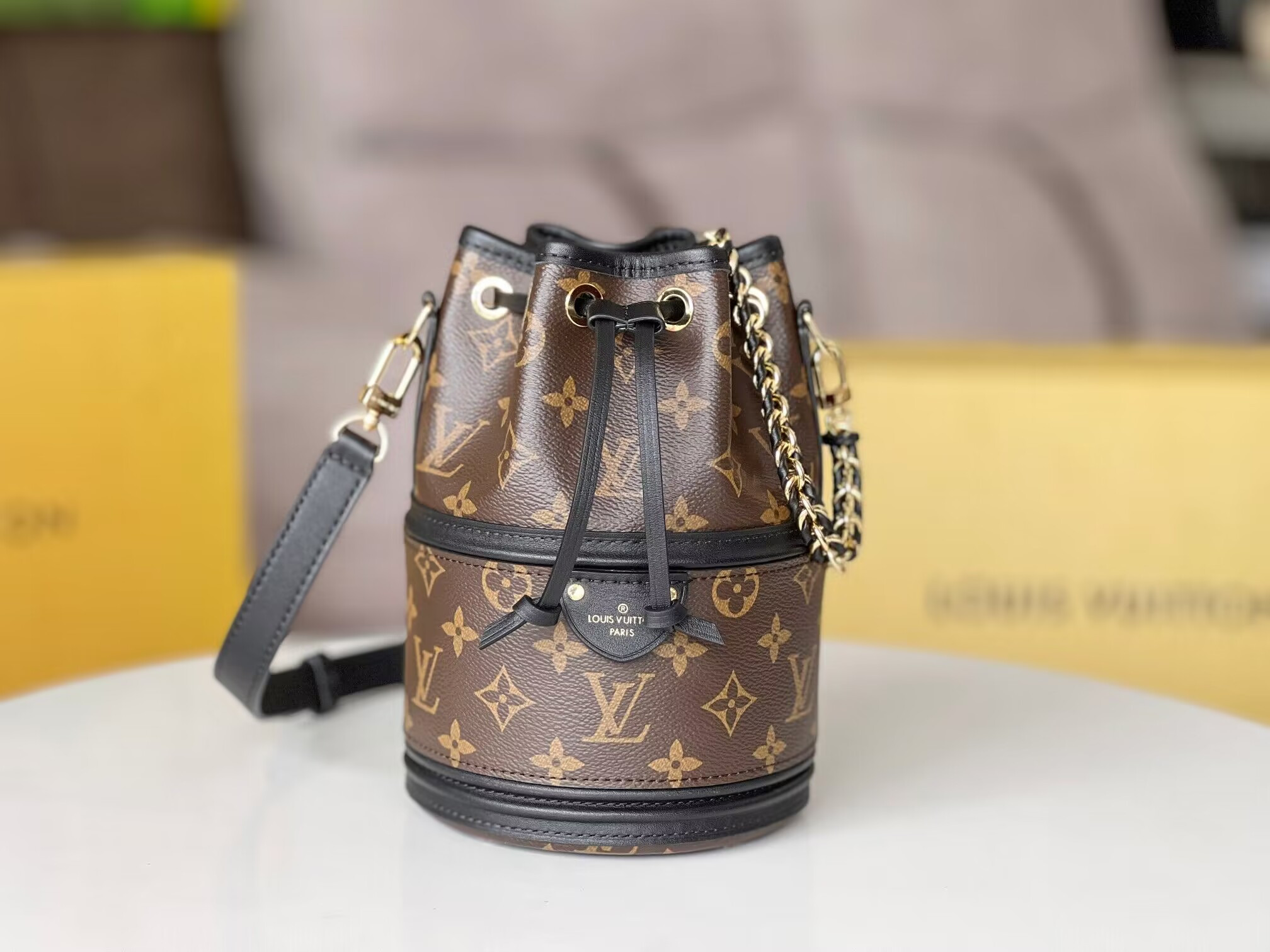 LV Canoé M83480 5.5 x 8.1 x 5.5 inches