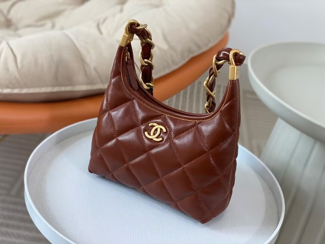 Chanel 24a Hobo Bag 19×22×8.5cm