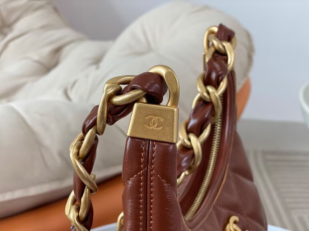 Chanel 24a Hobo Bag 19×22×8.5cm