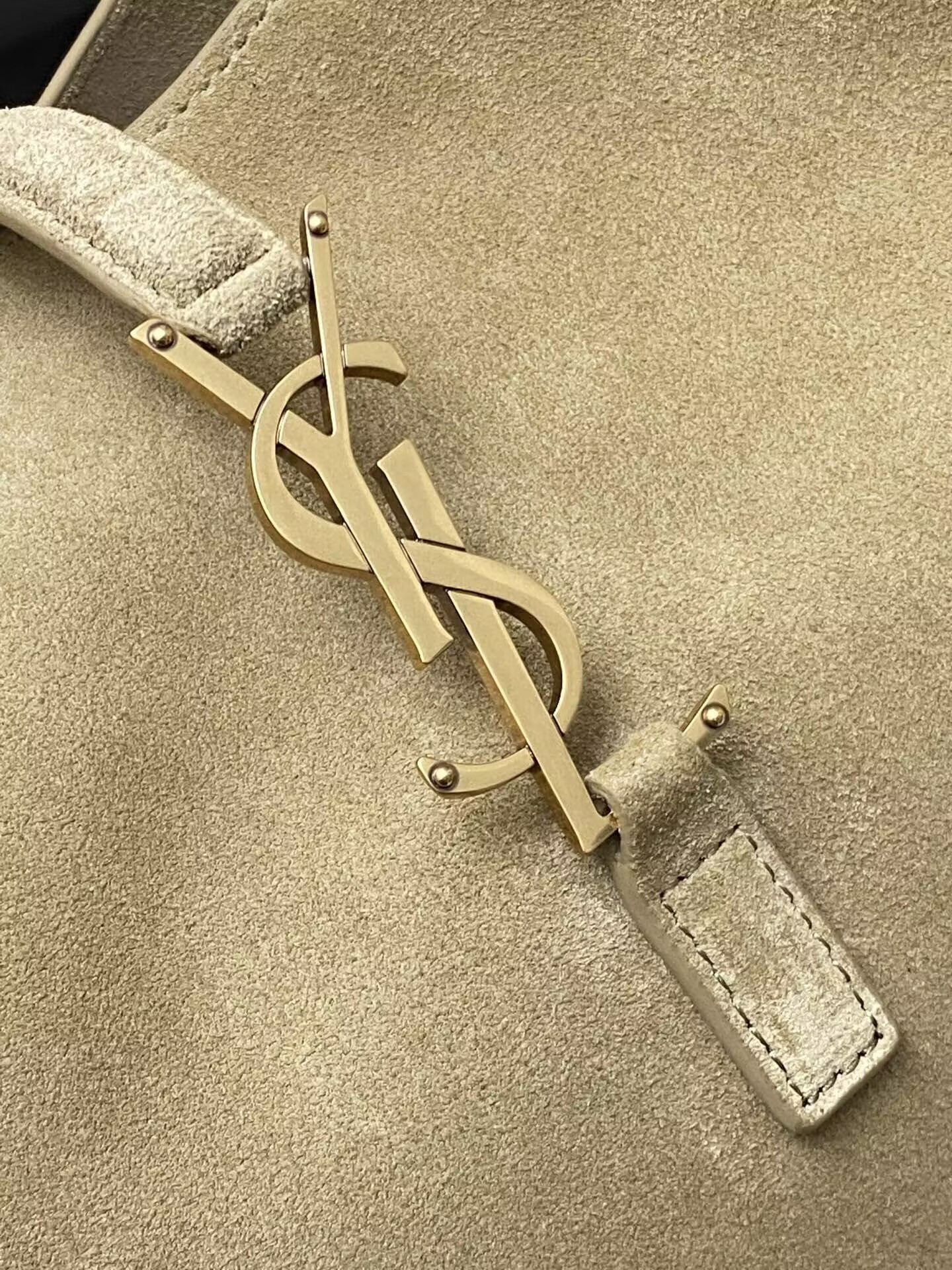 YSL LE 5 À 7 SUPPLE IN SUEDE 23x22x8CM