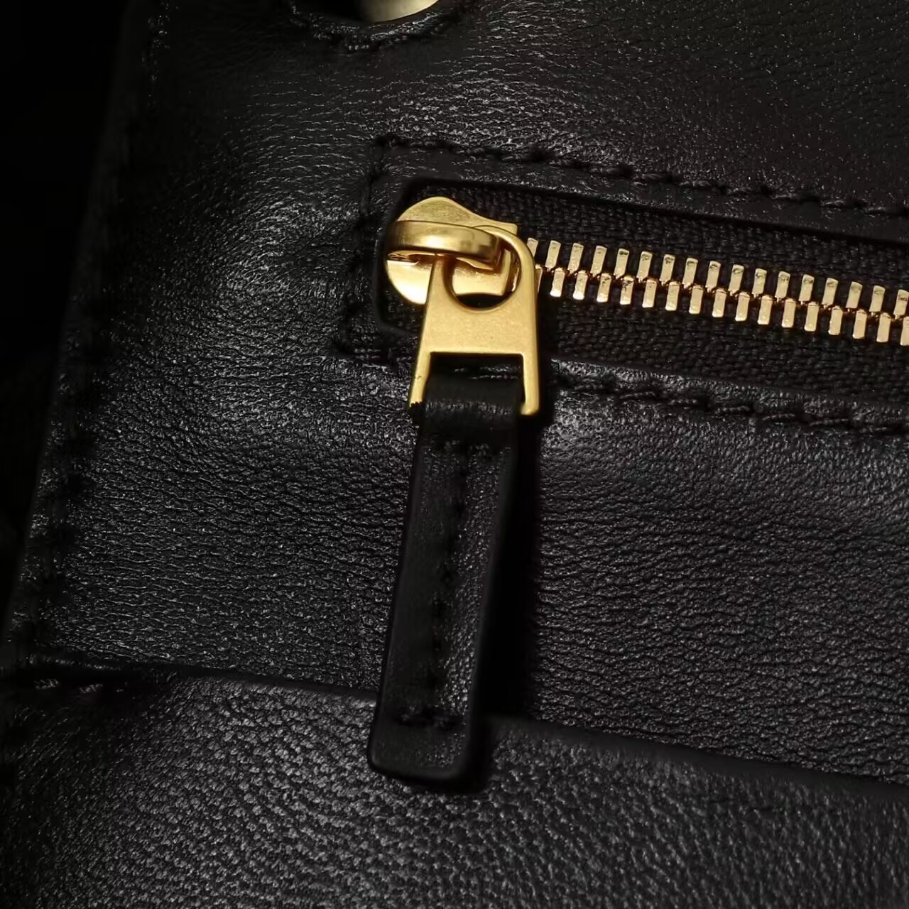 Bottega Veneta Medium Andiamo 32x25x11CM