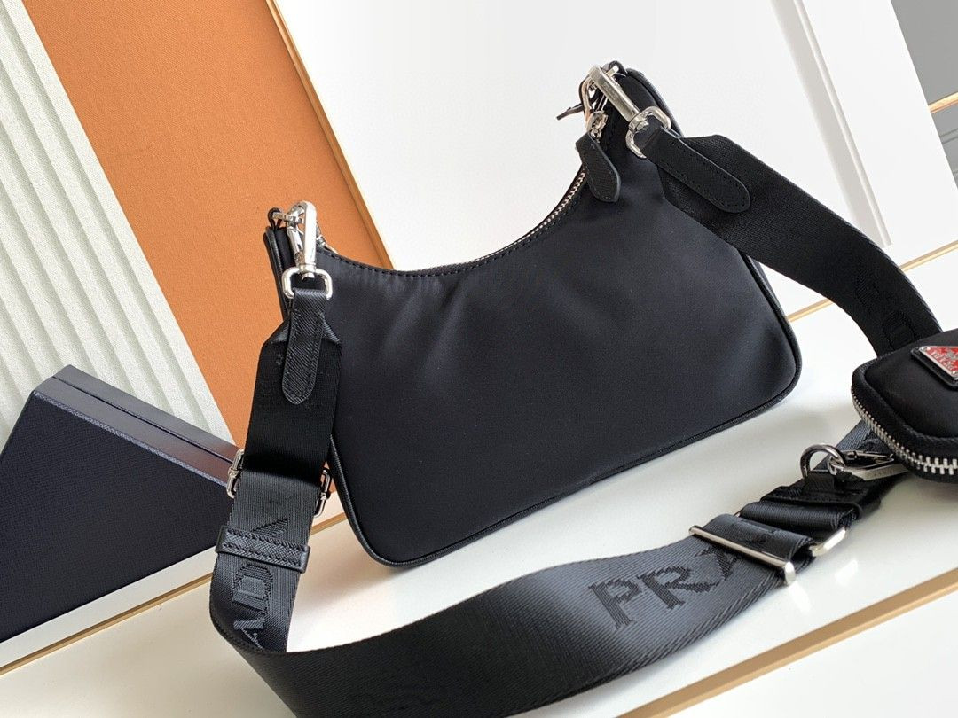 Prada Re-Edition 2005 Re-Nylon bag black red