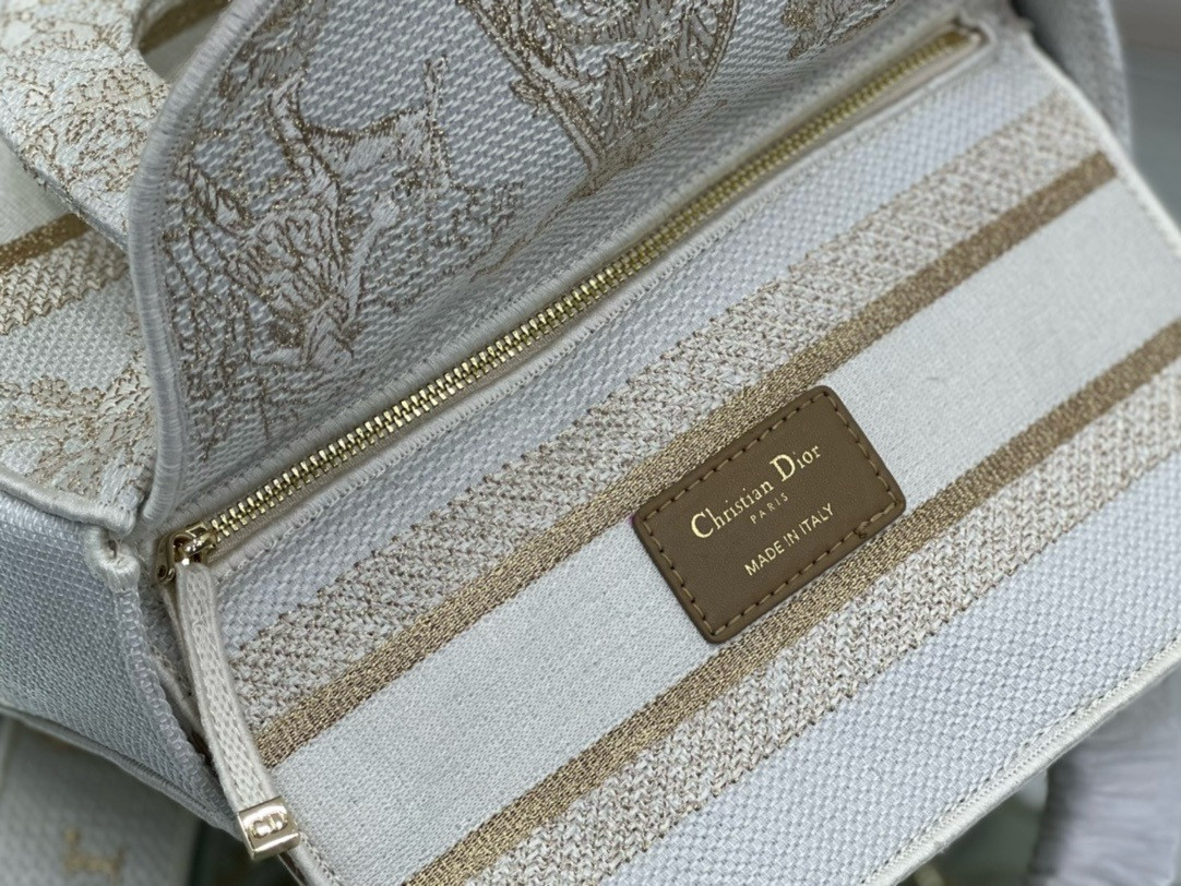 MEDIUM DIOR LADY D-LITE BAG 24 x 20 x 11 cm