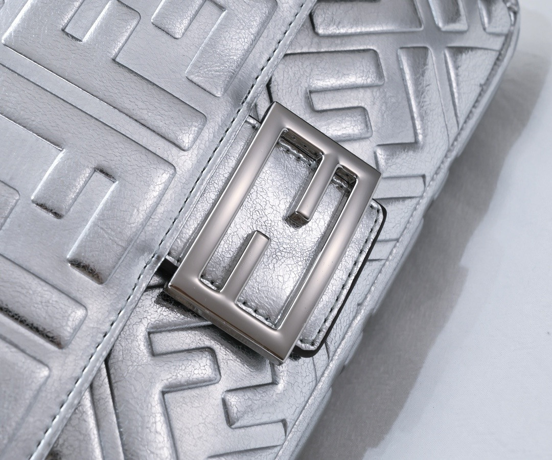 FENDI Baguette Phone Pouch Craquelé silver leather pouch 26x6x15cm