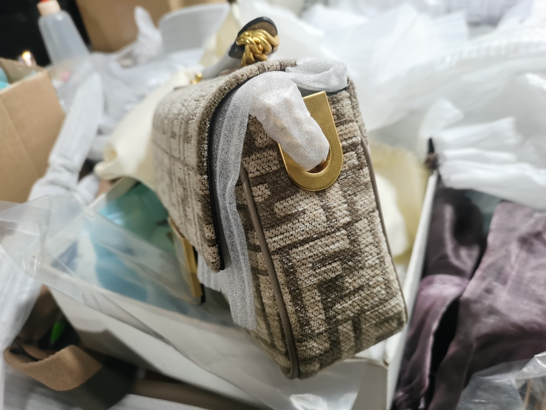 Fendi Baguette Chain Midi dove gray tapestry fabric bag with FF motif 14.5x7x24 cm