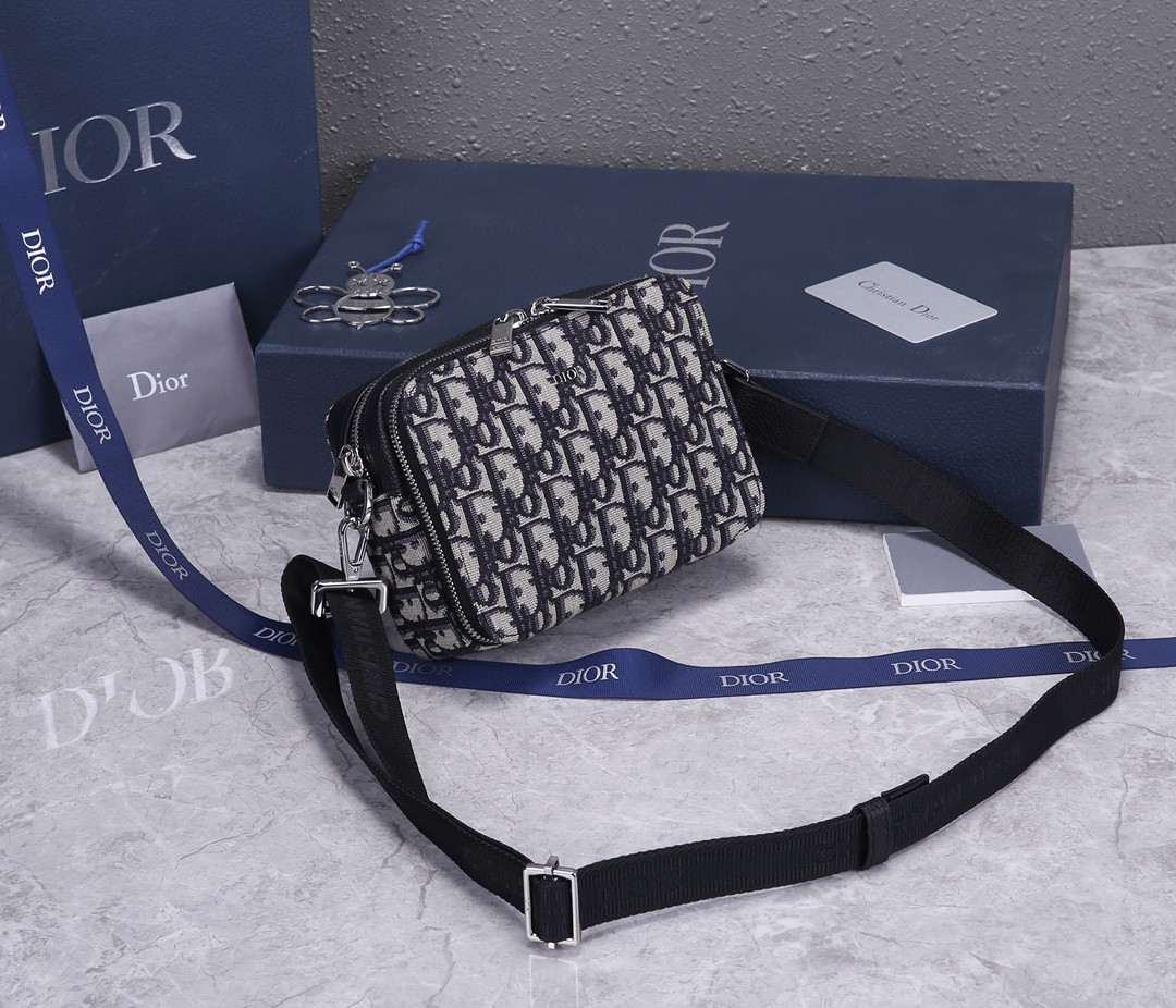 Dior Zipped Pouch with Strap 17×12.5×6cm