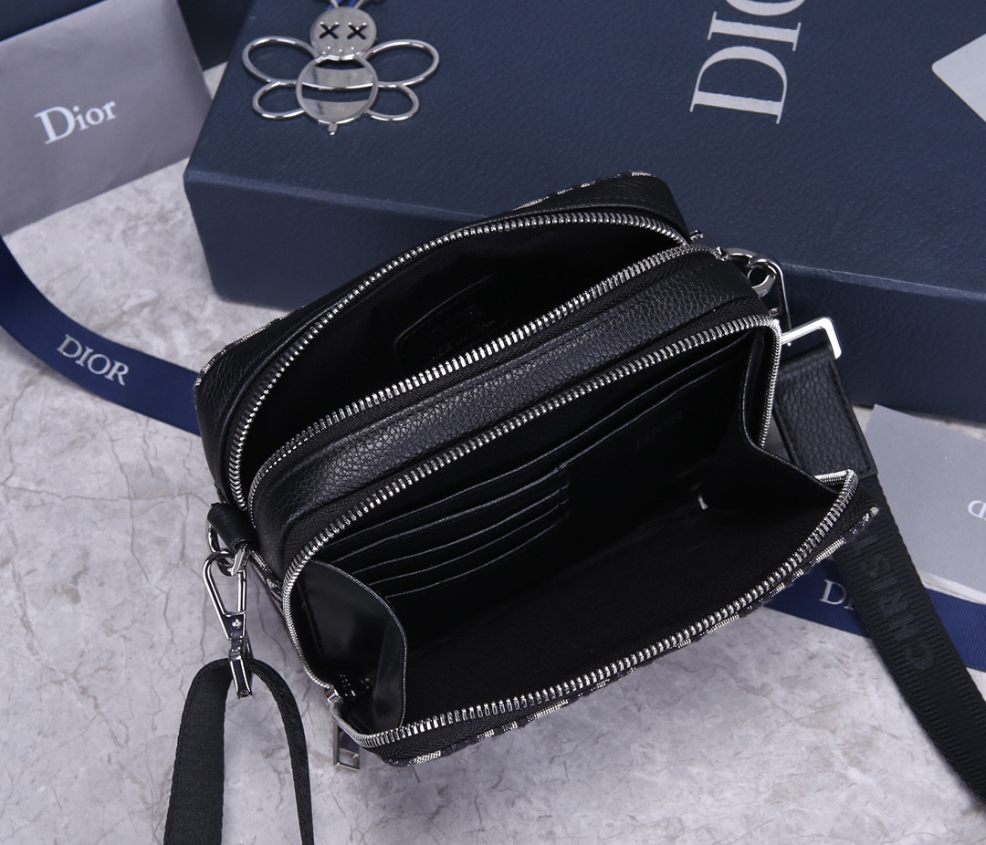 Dior Zipped Pouch with Strap 17×12.5×6cm