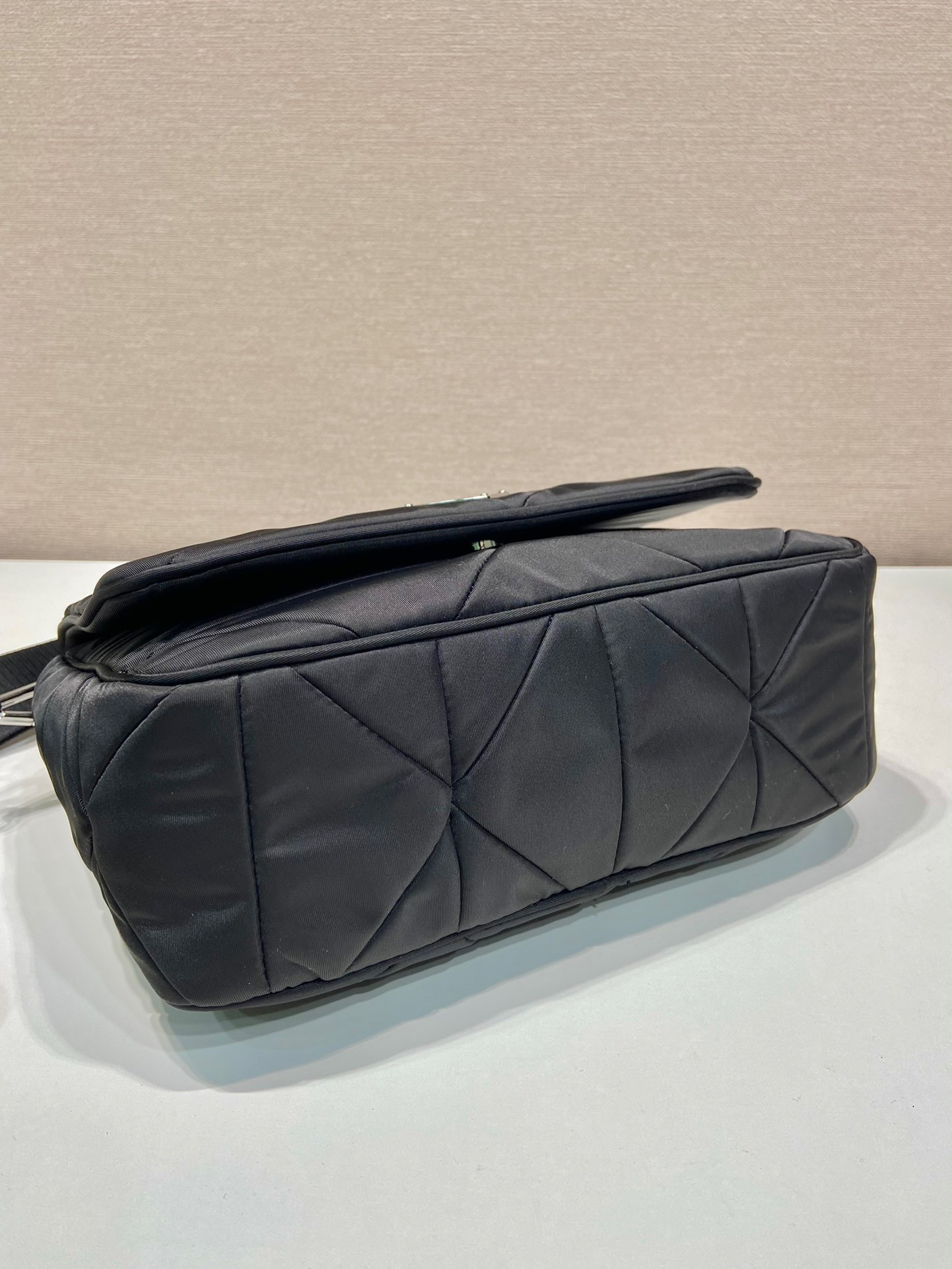 Prada Padded Re-Nylon Shoulder Bag 17.5×24×8.5cm