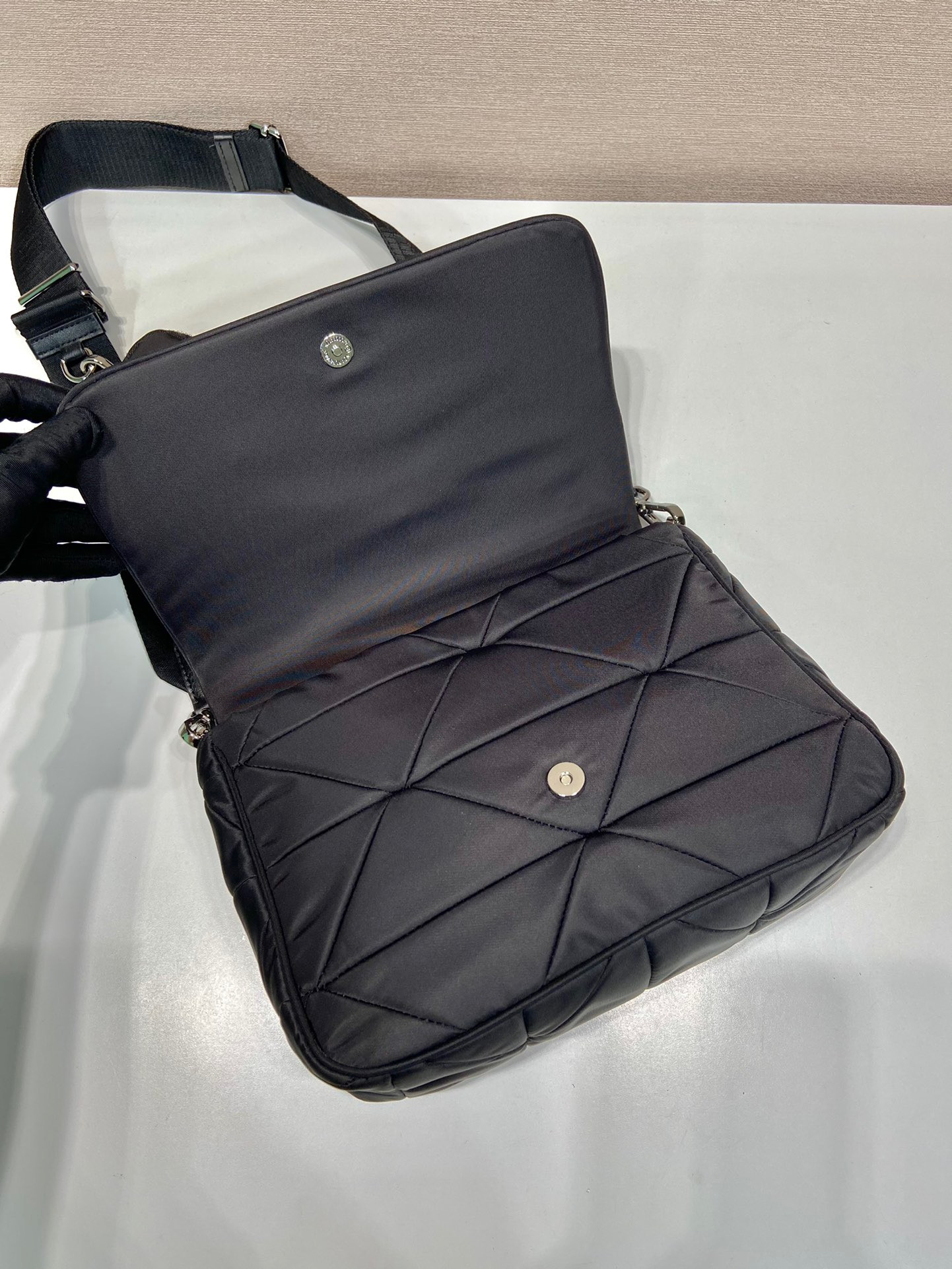 Prada Padded Re-Nylon Shoulder Bag 17.5×24×8.5cm
