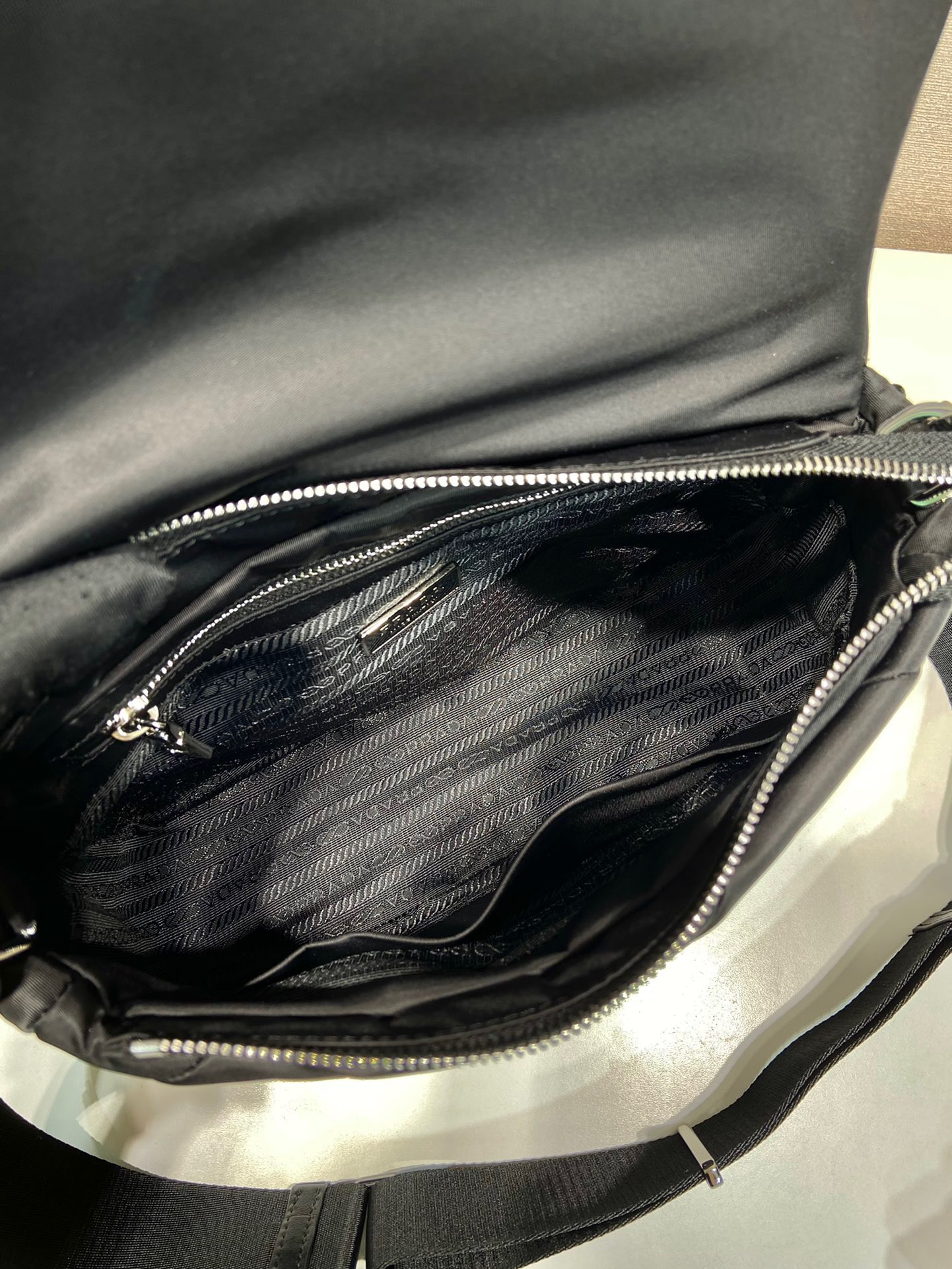 Prada Padded Re-Nylon Shoulder Bag 17.5×24×8.5cm