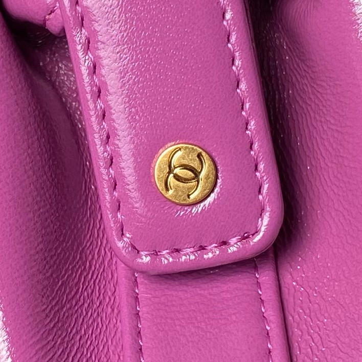 CHANEL MINI BAG WITH TOP HANDLE Shiny Lambskin & Gold-Tone Metal 12 × 18 × 7 cm