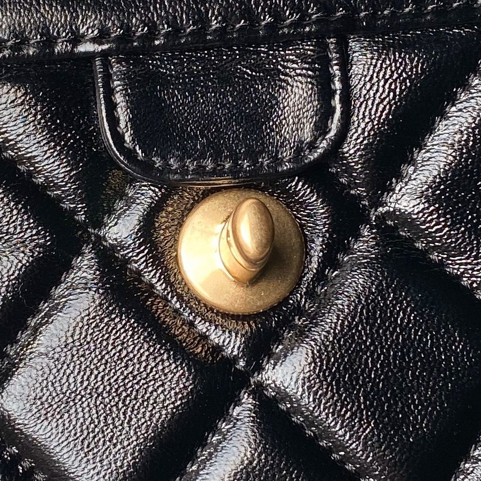CHANEL MINI BAG WITH TOP HANDLE Shiny Lambskin & Gold-Tone Metal Black 12 × 18 × 7 cm