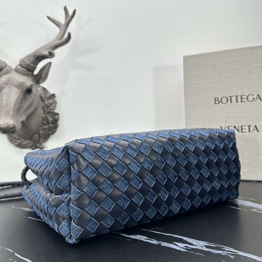 Bottega Veneta Medium Andiamo 32x25x11CM