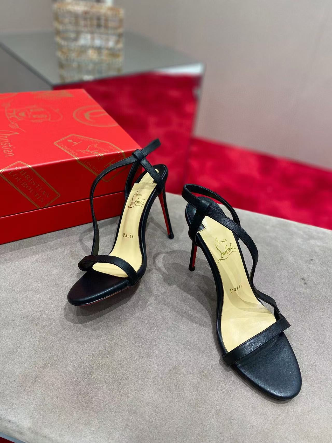 UA CHRISTIAN LOUBOUTIN