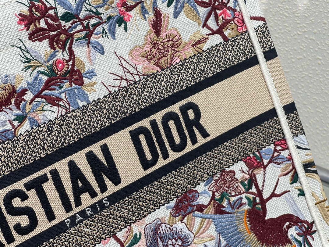 MEDIUM DIOR BOOK TOTE White Multicolor Dragon Zodiac Embroidery 36 x 27.5 x 16.5 cm