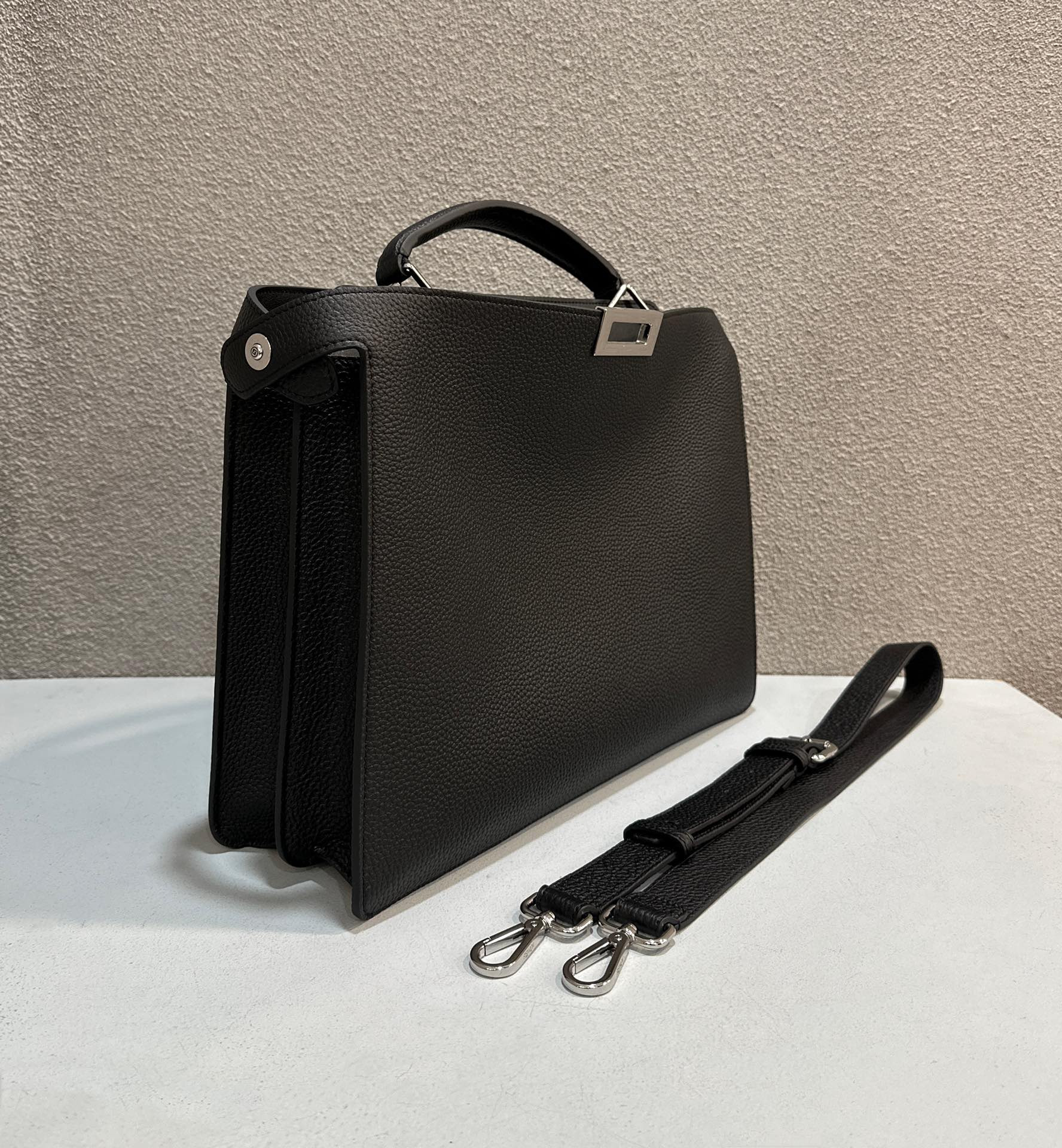 Fendi Peekaboo ISeeU Medium Black leather bag 34x12x38cm