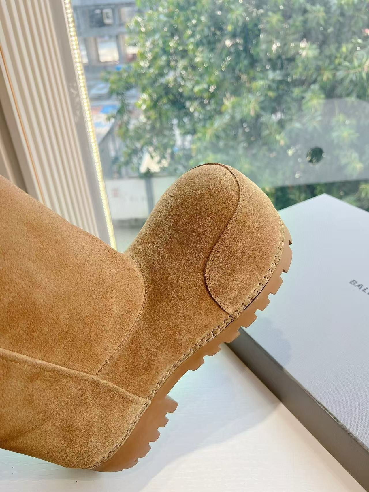 UA Balenciaga Snow Boots