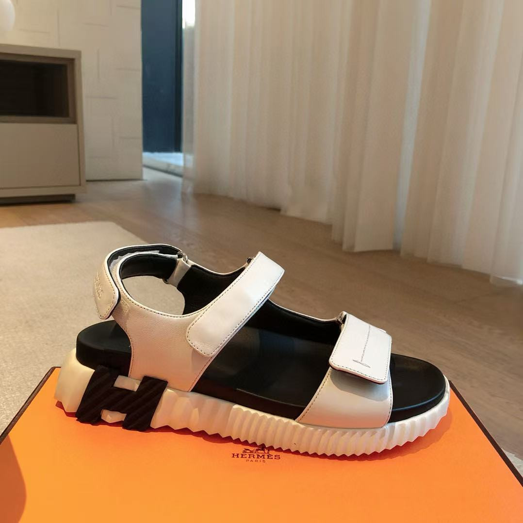 UA Hermes Junior sandal