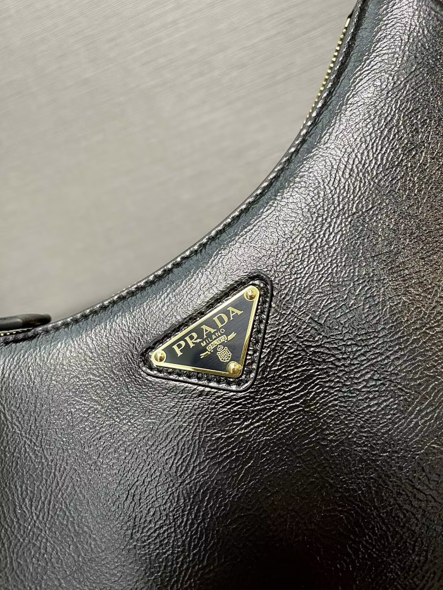 Prada Arqué Shoulder Bag 22.5x18.5x6.5cm