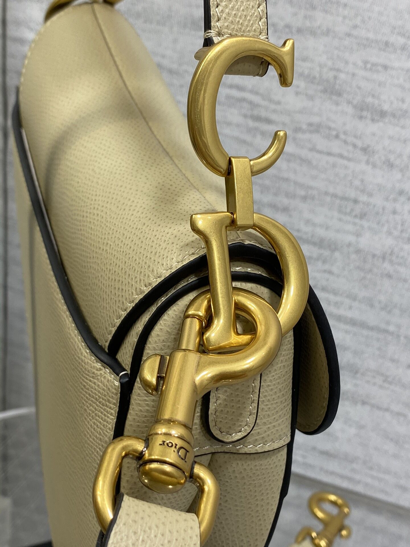 Dior Saddle Bag 25.5 x 20 x 6.5CM