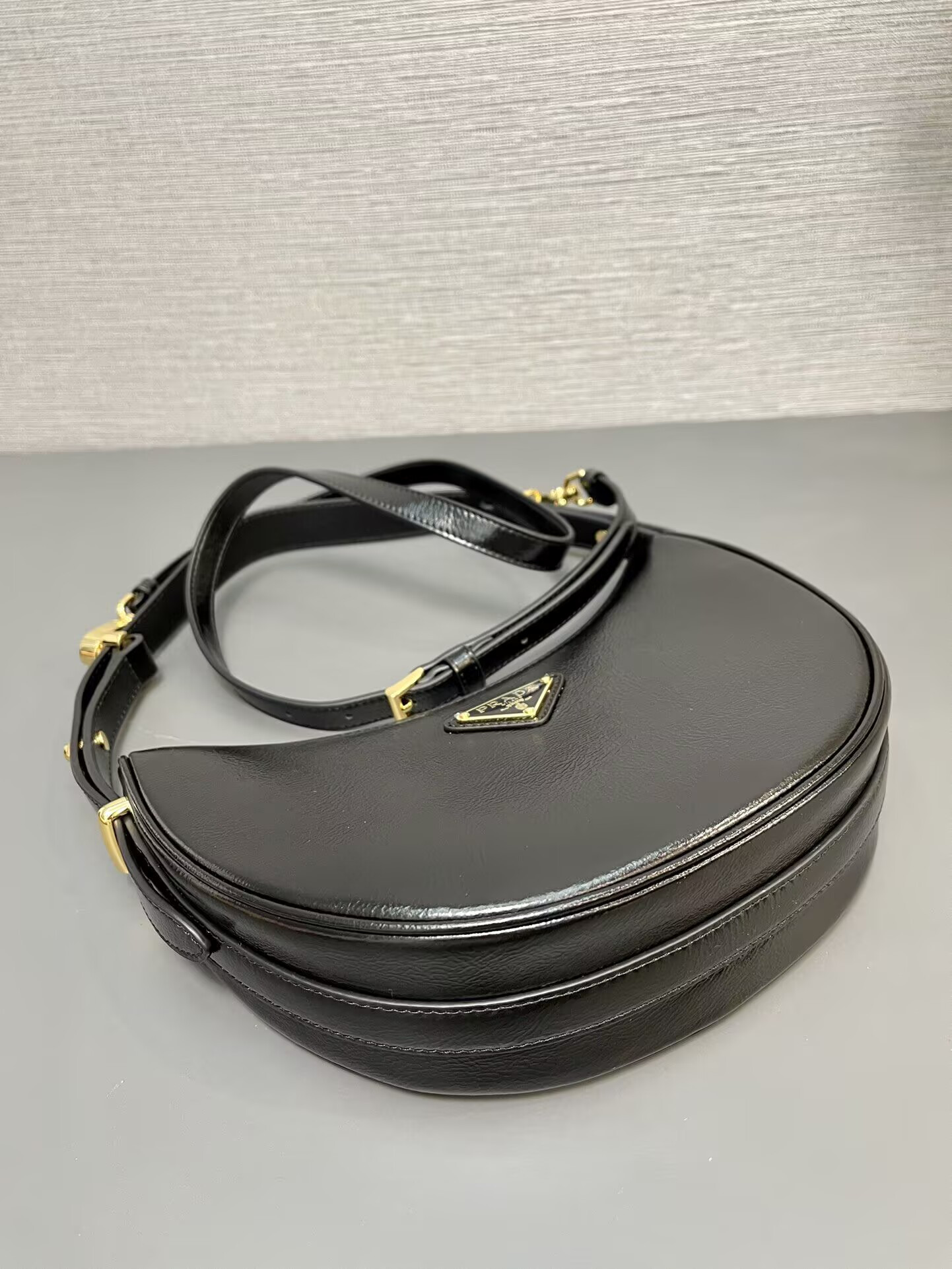 Prada Arqué Shoulder Bag 22.5x18.5x6.5cm