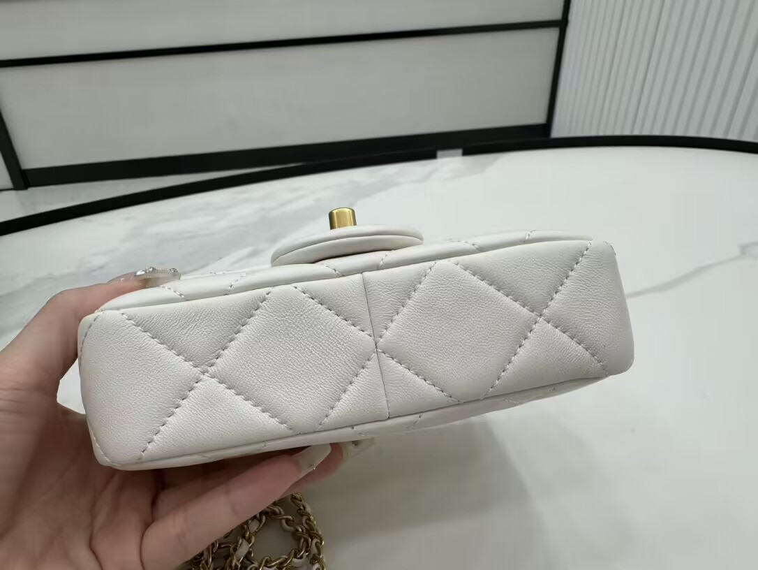 CHANEL MINI CLASSIC HANDBAG Pearl Chain 11.5x17x5cm