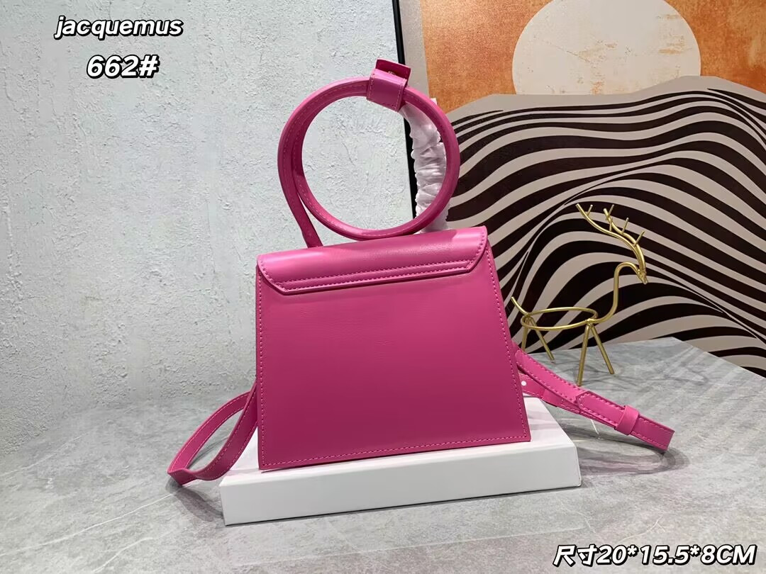 JACQUEMUS Le Chiquito moyen LES CLASSIQUES 20×15.5×8cm