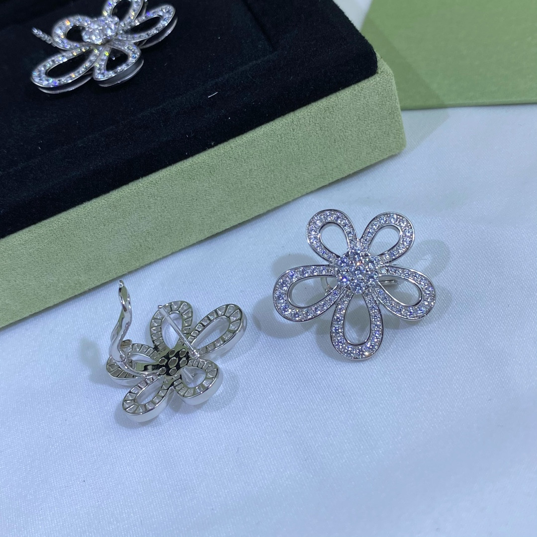 Van Cleef & Arpels diamond flower earrings