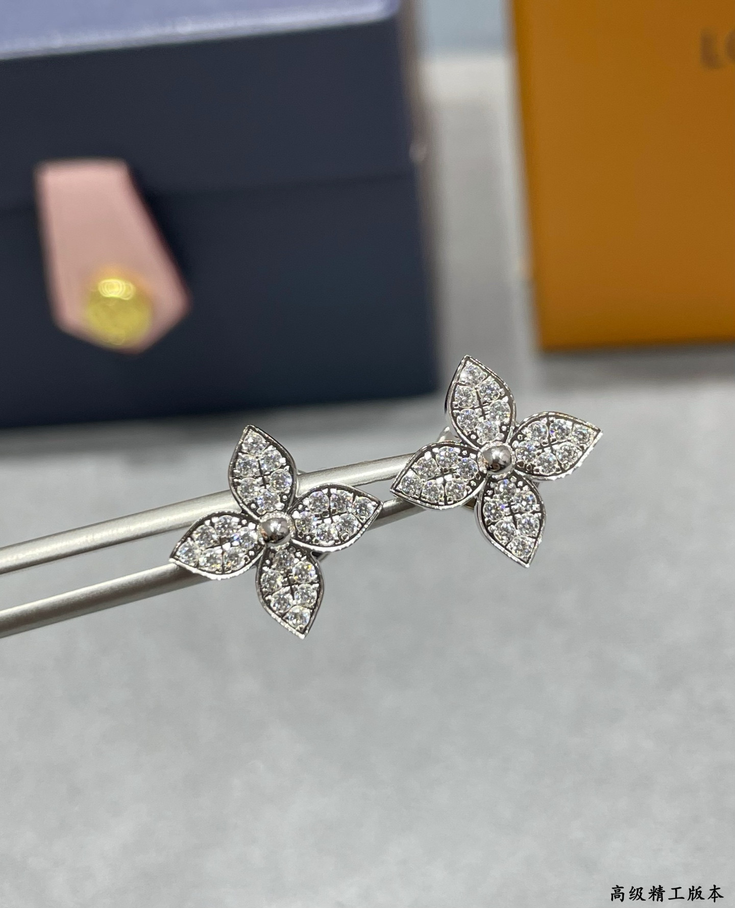 Louis Vuitton Single flower full diamond Earrings