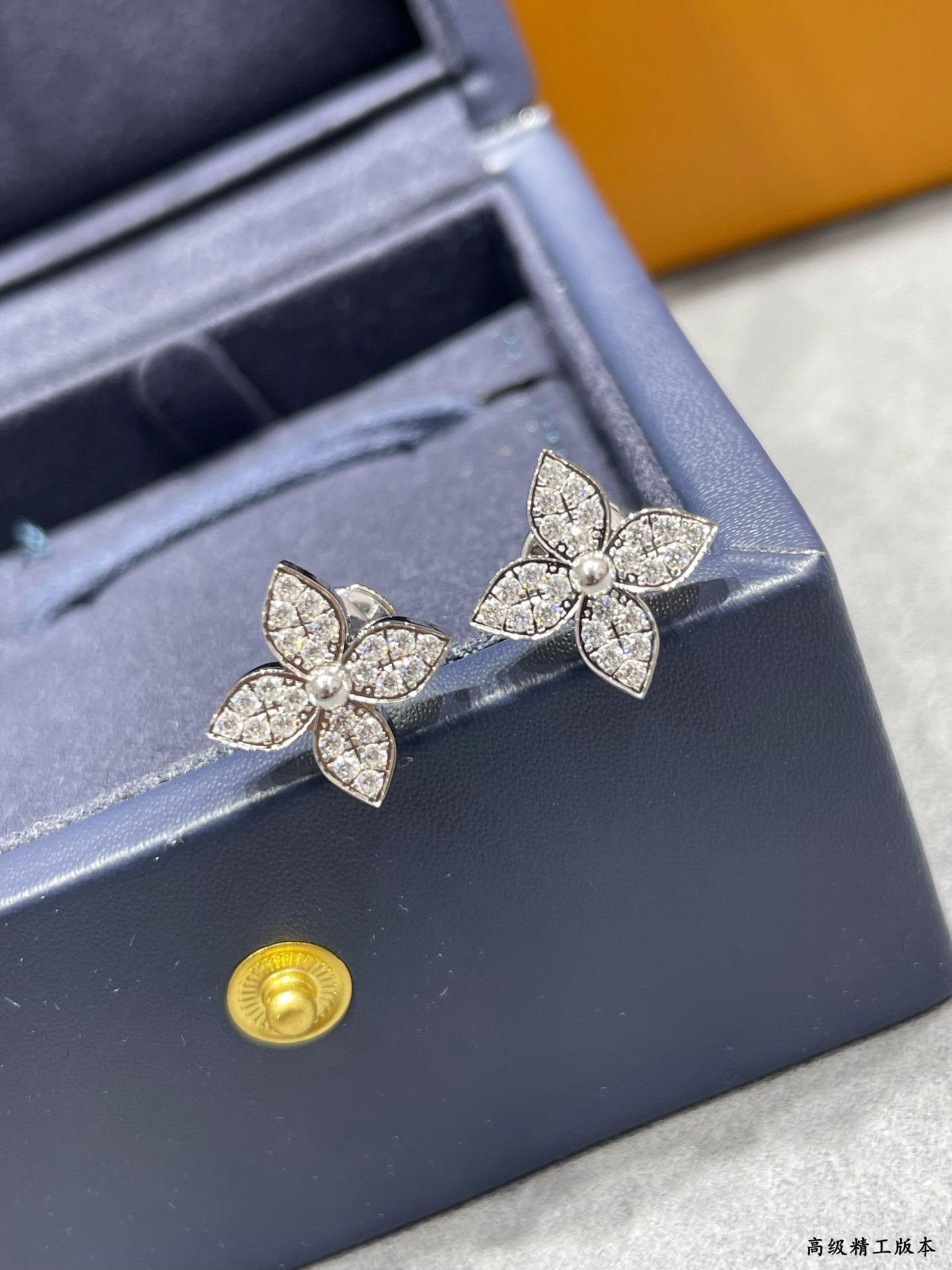 Louis Vuitton Single flower full diamond Earrings