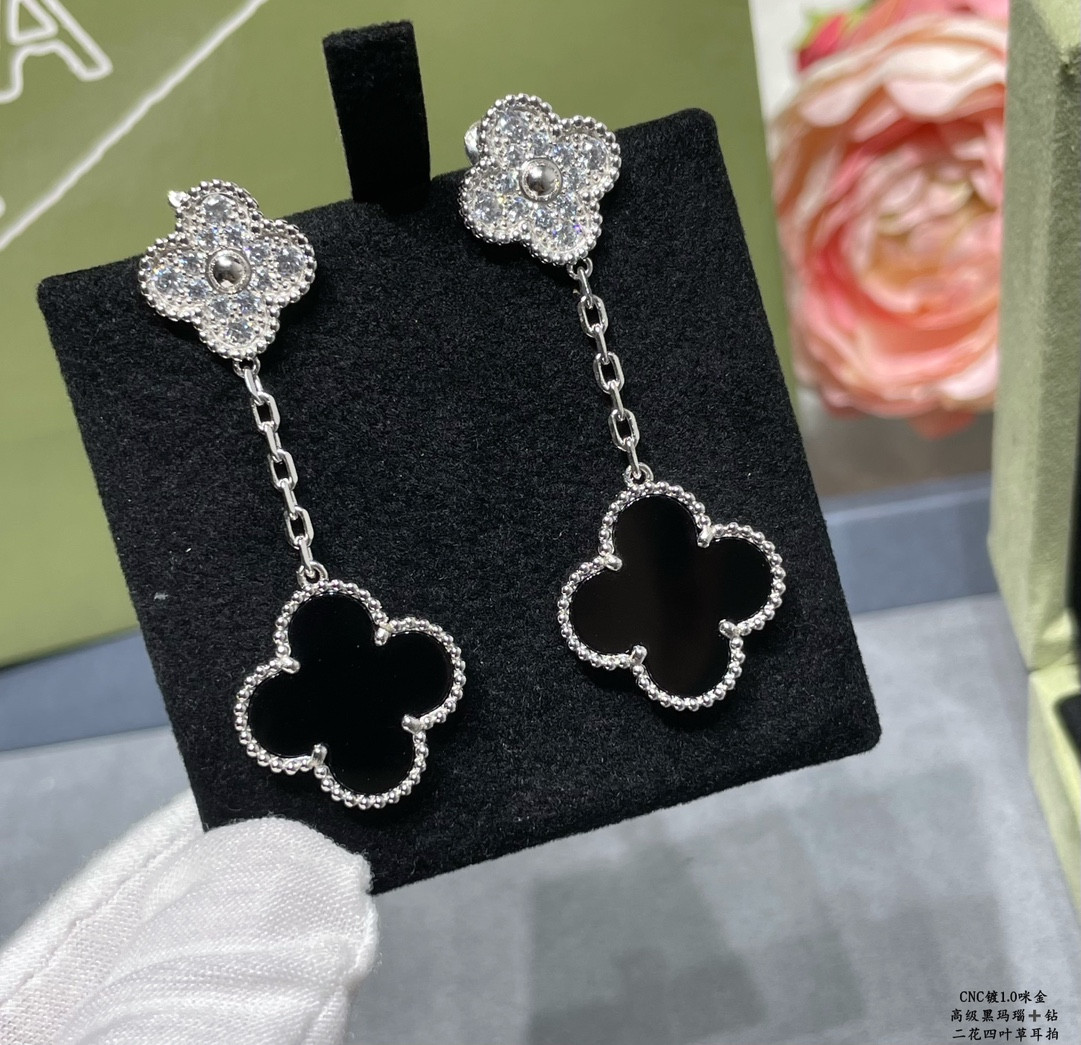 Van Cleef & Arpels High-grade black agate with diamond two-flower four-leaf clover Earrings