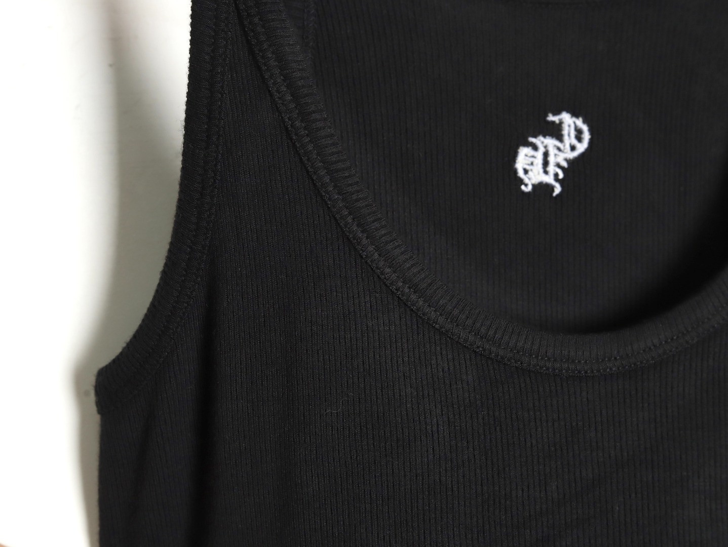 Ch*0me He**ts ch knitting vest